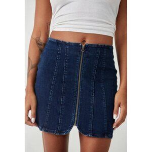 We The Free Free People Denim Mini Skirt Womens Sz 6 Dark Wash Front Zip Stretch